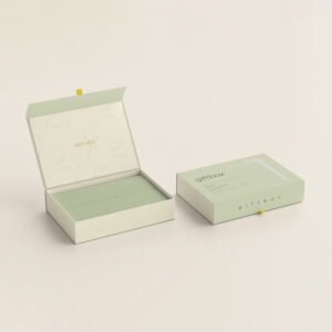 Rigid box with magnetic closure